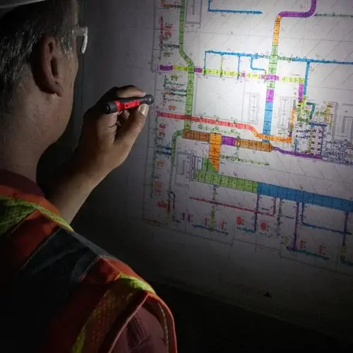 Lanterna Tip Stilou cu Baterii2.webp